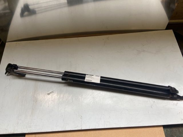 Toyota Granvia KCH10 Tailgate Struts (Set)