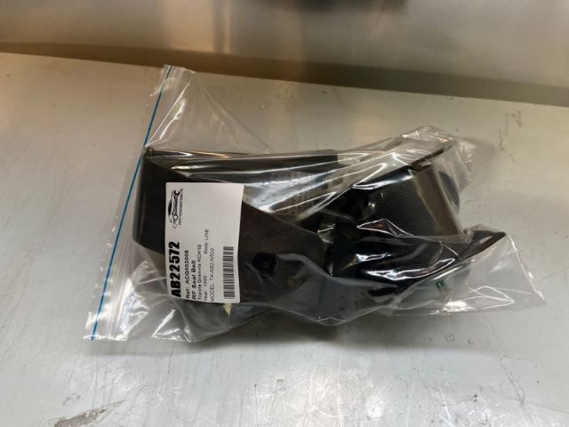 Toyota Granvia KCH10 RF Seat Belt