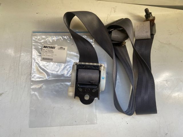 Toyota Granvia KCH10 LR Rear Seat Belt