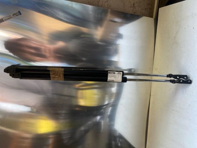Toyota Granvia KCH10 Tailgate Struts (Set)