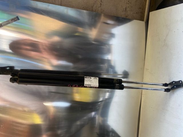 Toyota Granvia KCH10 Tailgate Struts (Set)