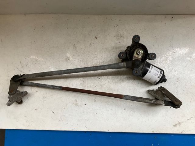 Toyota Granvia KCH10 Front Wiper Motor