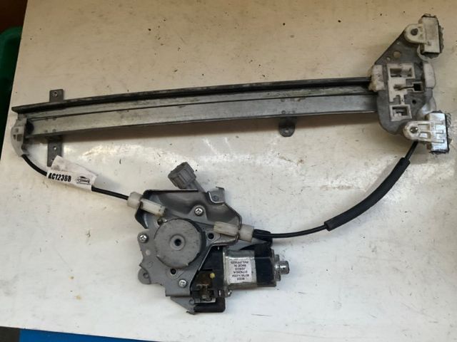 Nissan Navara D22 2008-2015 RF Door Elec Regulator