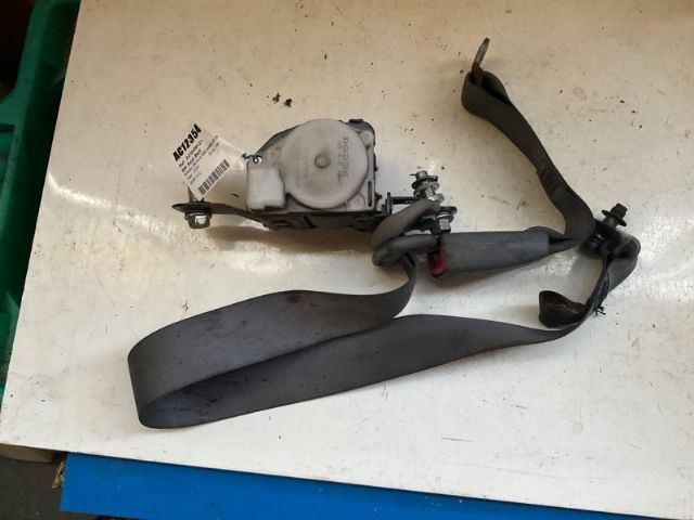 Nissan Navara D22 2008-2015 RR Seat Belt