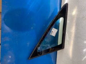 Toyota Estima ACR30W 06/00-02/06 RF Quarter Glass