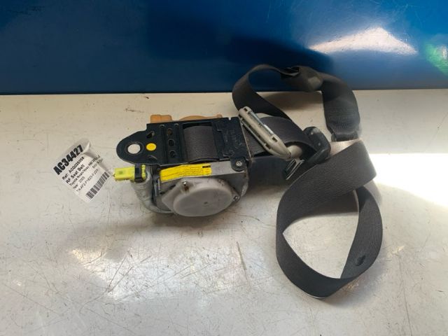 Toyota Noah/Voxy R60 2001-2007 RF Seat Belt