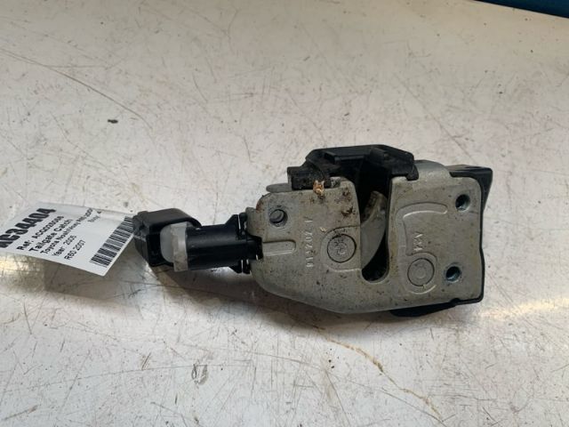 Toyota Noah/Voxy R60 2001-2007 Tailgate Catch