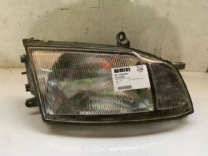 Toyota Granvia KCH10 R Headlight